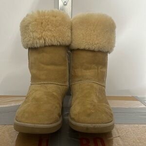 UGG size 9 Classic tall